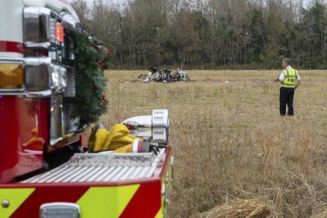 Georgia eyaletine bağlı Atlanta'ya gitmeye hazırlanan uçak, Louisiana eyaletindeki Lafayette Havalimanı'na 1,6 kilometre mesafede düştü.