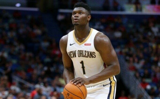 ZION WILLIAMSON / BASKETBOL
19 yaşındaki Zion Williamson, NBA kariyerine sakatlığı nedeniyle biraz gecikmeli girse de; formayı yakaladığı andan itibaren gerçek kalitesini gösteriyor. Zion, NBA'in geleceğine damga vuracak isimler arasında gösteriliyor.