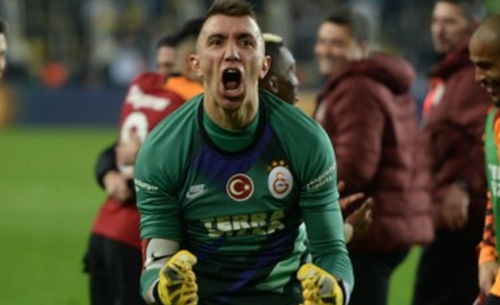 Galatasaray'da Muslera imzalıyor!