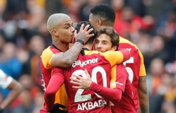 Galatasaraylı futbolculardan özel yardım!