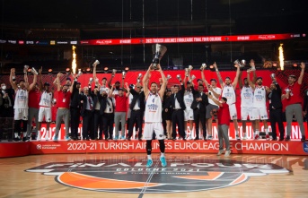 Anadolu Efes'te büyük zaferin kahramanları...